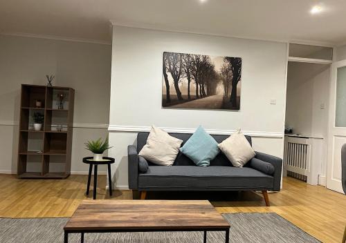 Custom House Apartment | Lovely 2 bedroom apartment with parking space