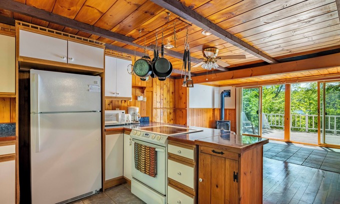 Williamsburg House | Lovely 2-bedroom bungalow in Williamsburg. Disconnect from it all!