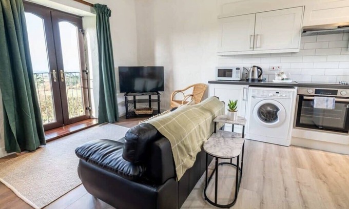 Widemouth Bay House | Lovely 2 Bedroom Coastal Cottage near Bude