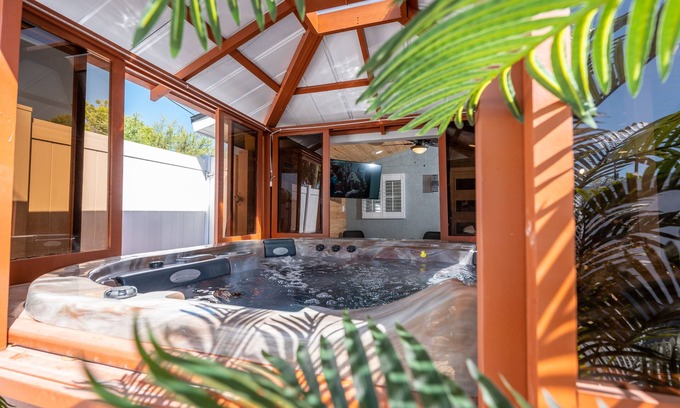 Tampa Apartment | Lovely 2-bedroom loft with hot tub.