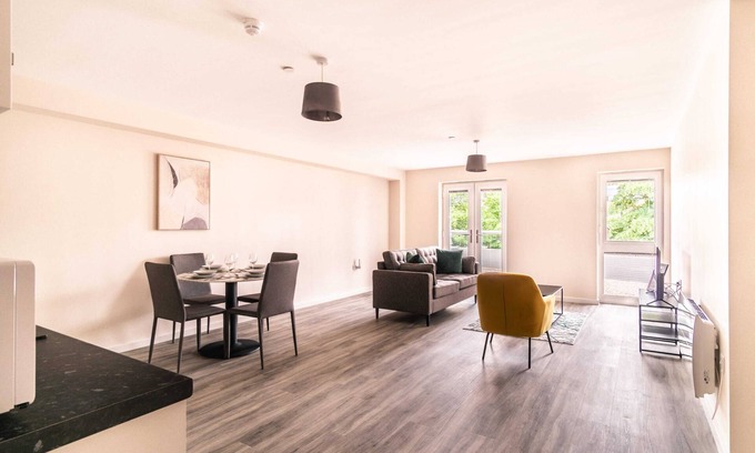 Old Trafford Apartment | Lovely 2 Bedroom Manchester Apartment