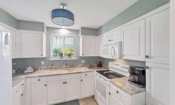 Saint Armands Key Condo | Lovely 2 Bedroom near St. Armands! SAKA11A