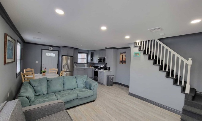 Uniondale Apartment | Lovely 2 Bedroom New Apartment with Free Parking