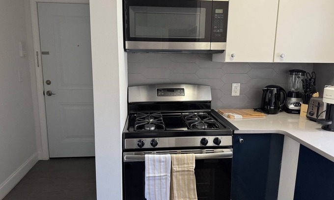 The Heights Apartment | Lovely 2B2B in Jersey City