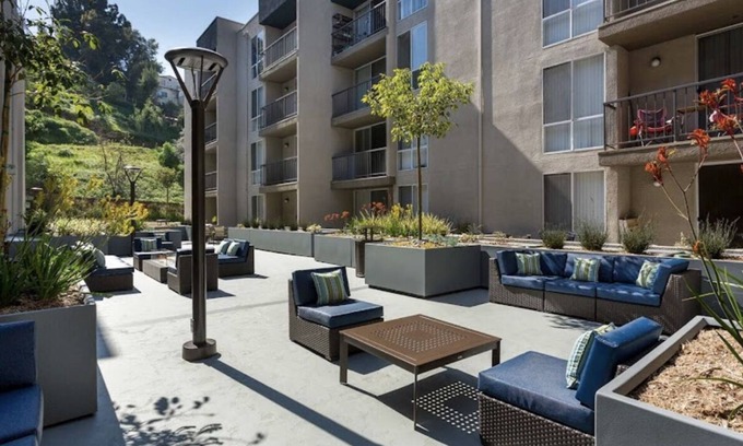 Atwater Village Apartment | Lovely 2bedroom 2bathroom with two jacuzzi’s + pool available!