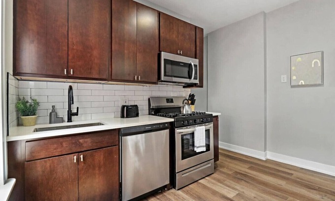 Rogers Park Apartment | Lovely 2BR Rogers Park Home with Equipped Kitchen