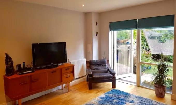 Highbury Apartment | Lovely 3 Bedroom Garden Duplex in Islington/Stoke Newington. Family friendly!