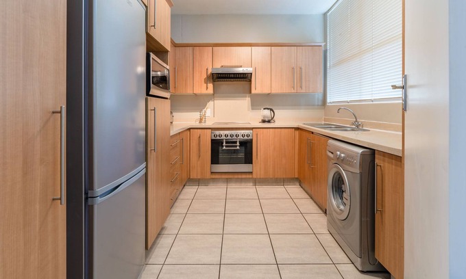 Sandown Apartment | Lovely 3 Bedroom unit in Sandton : Kambula 505
