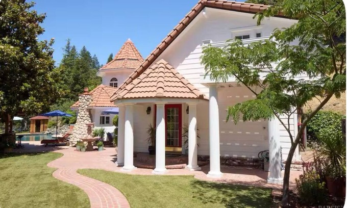 Redwood Valley House | Lovely 3-bedroom castle-get-away in Redwood Valley