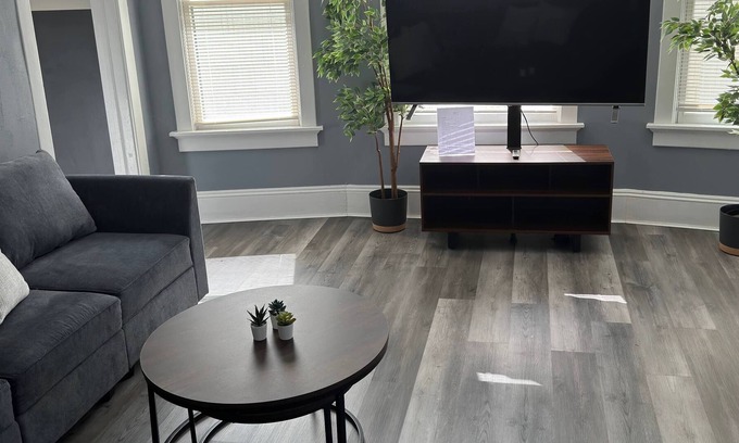 West Allis Apartment | Lovely 3 Bedrooms upper in Downtown West Allis.