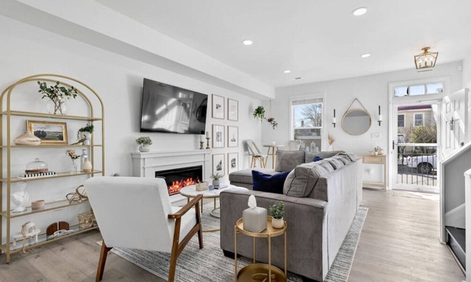 Old Town West House | Lovely 3-BR Old Town Townhouse