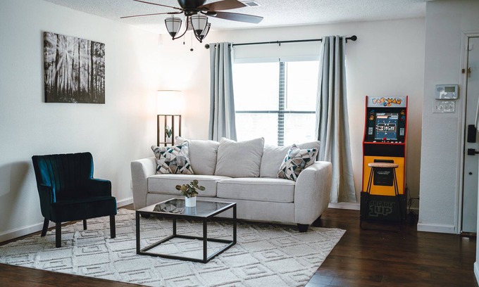 Medical Center District House | Lovely 3br/2.5ba Home Near Six Flags/La Cantera