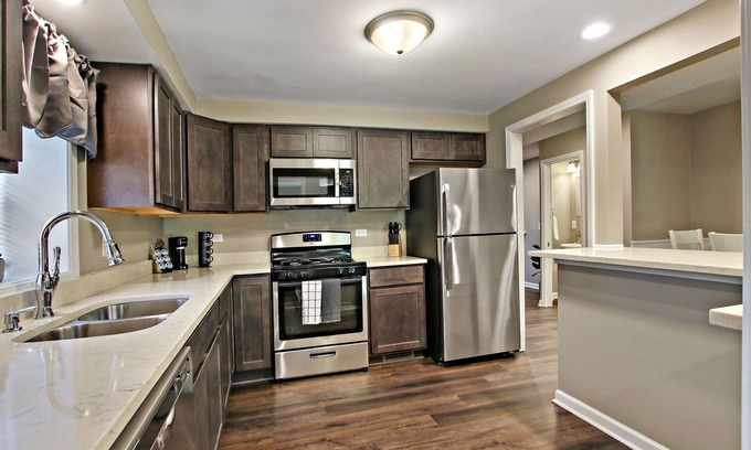 Channel Lake House | Lovely 3BR Home in Antioch l Lakeview l Dock
