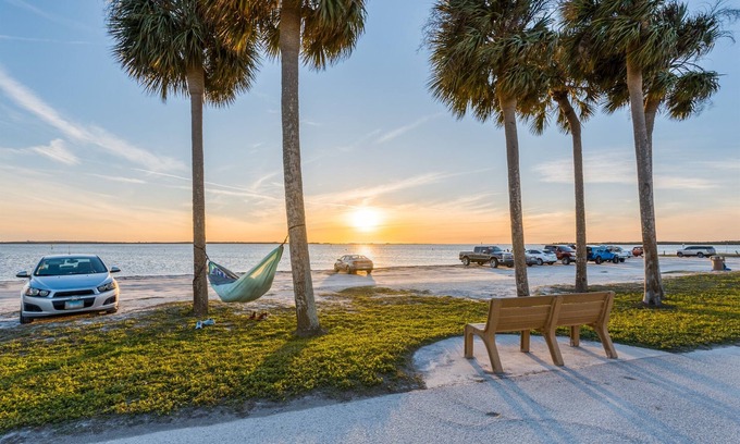 Palm Harbor House | Lovely 4/2 Palm Harbor Home Sleeps 8!, close to Clearwater Beach!