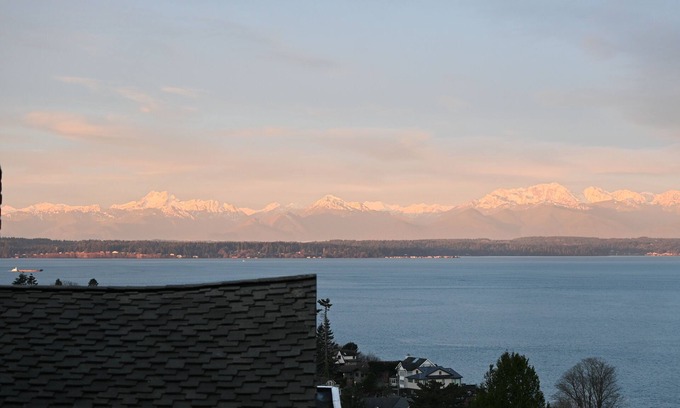 North Beach/Blue Ridge House | Lovely 4-bedroom view house in North Seattle with fitness room and beach access