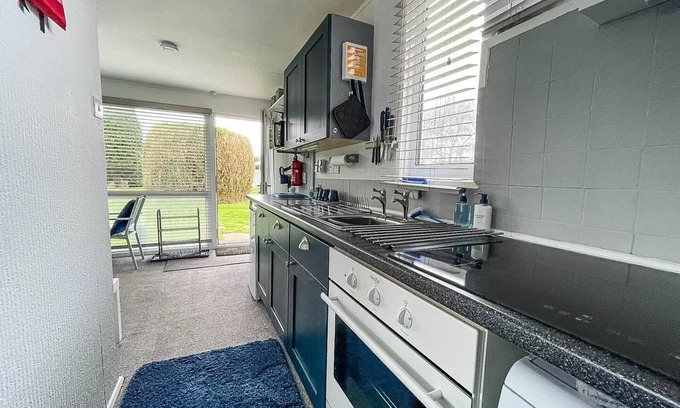 Heacham Ski Chalet | Lovely 4 berth chalet in the coastal village of Heacham, ref 92018CS