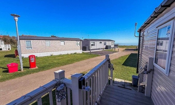 Pakefield House | Lovely 6 berth caravan with side decking on Pakefield Holiday Park ref 68032B