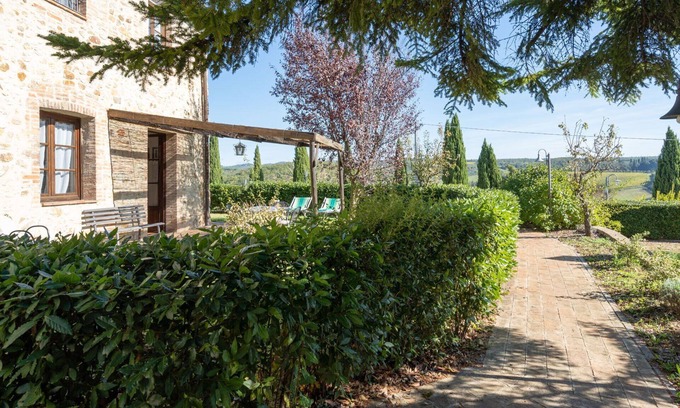 Ponte di Gabbiano Apartment | Lovely apartment for 5 guests with pool, WIFI, A/C, TV, pets allowed and parking, close to Siena