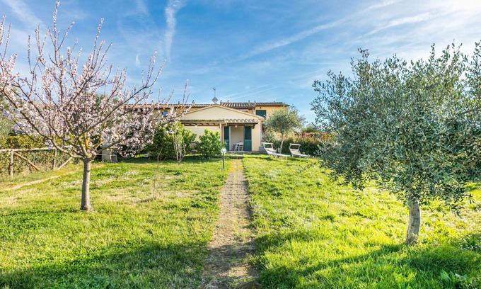 Santa Luce Apartment | Lovely apartment for 3 people with WIFI, pool, TV, pets allowed, panoramic view and parking