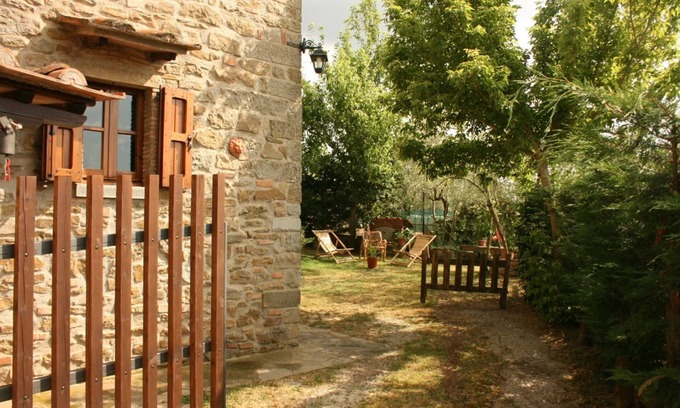 Montecchio Apartment | Lovely apartment for 4 guests with TV, close to Cortona