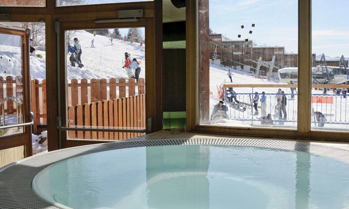 Arc-1600 Apartment | Lovely apartment for 4 guests with WIFI, pool, TV, terrace, pets allowed and parking