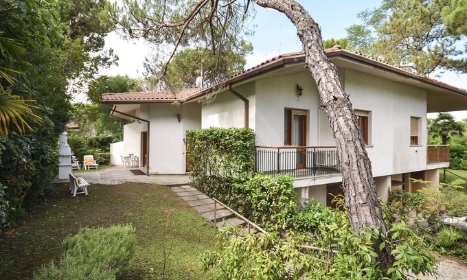 Lignano Riviera Apartment | Lovely apartment for 7 people with A/C, TV, terrace and pets allowed