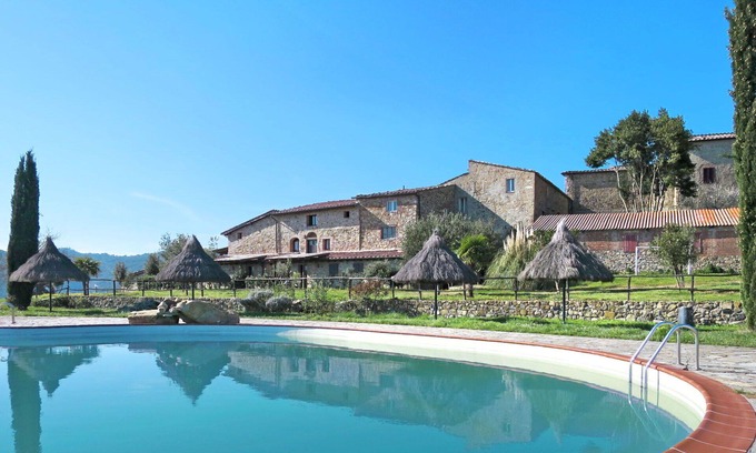Santo Villa | Lovely apartment in villa for 4 guests with pool, terrace, pets allowed, panoramic view and park.