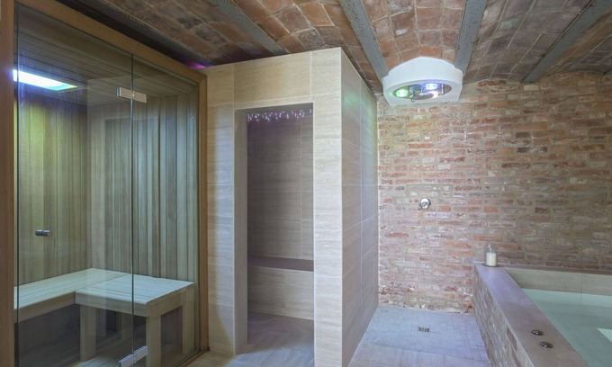 Pieve a Nievole Apartment | Lovely apartment for 4 people with hot tub, A/C, pool, WIFI, TV, patio, pets allowed and parking