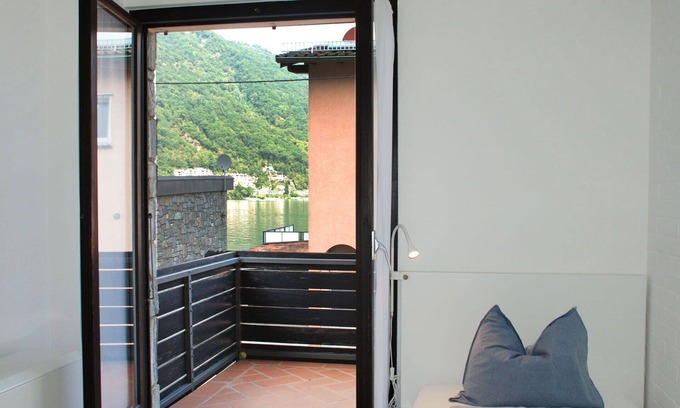 Brusino Arsizio Apartment | Lovely apartment for 4 people with WIFI, TV, patio, pets allowed and parking
