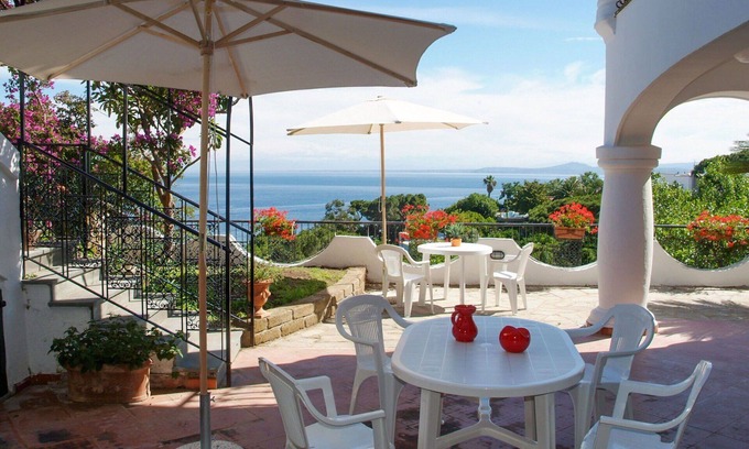 Casamicciola Terme Villa | Lovely apartment in villa for 4 people with WIFI, TV, patio and parking