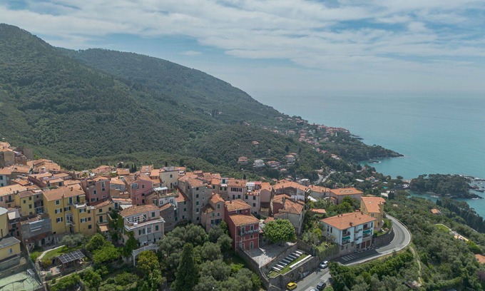 Stazzema Apartment | Lovely apartment for 4 people with WIFI, A/C, TV, terrace and parking
