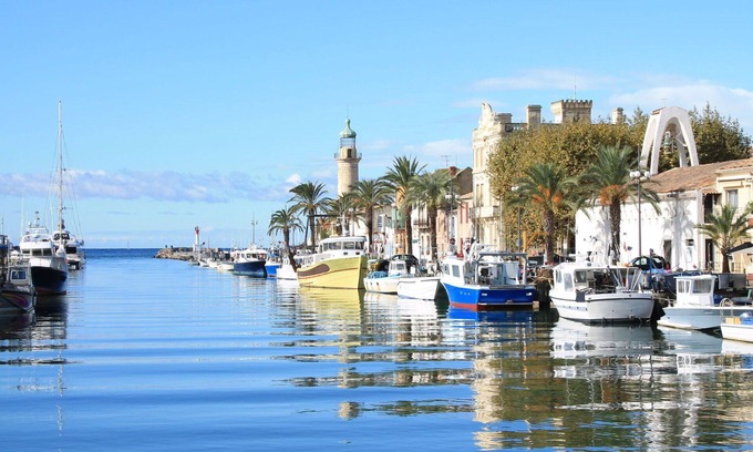 Montpellier Apartment | Lovely apartment for 3 people with WIFI, A/C, pool, TV, balcony, pets allowed and parking