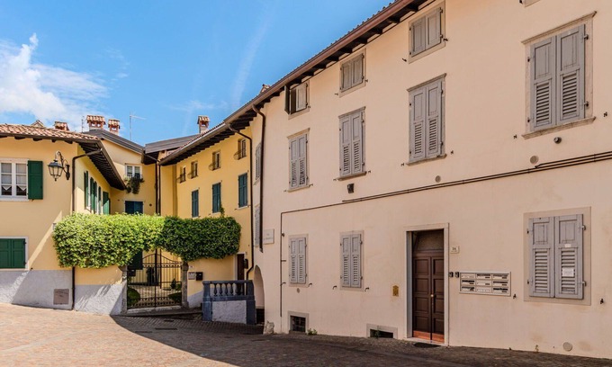 Riva del Garda Apartment | Lovely apartment for 4 guests with WIFI, A/C, TV and patio