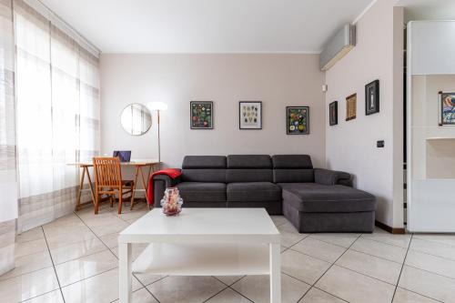 Milan Apartment | Lovely apartment 15m from Duomo M1