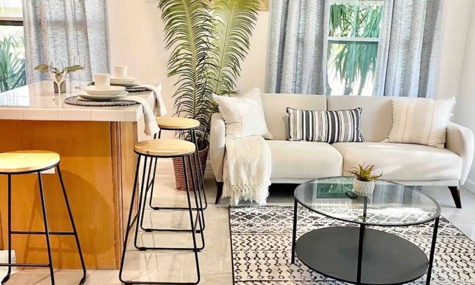 Yacht Club Apartment | Lovely Apartment! 3 min to Beach,Boats,& Sunsets!