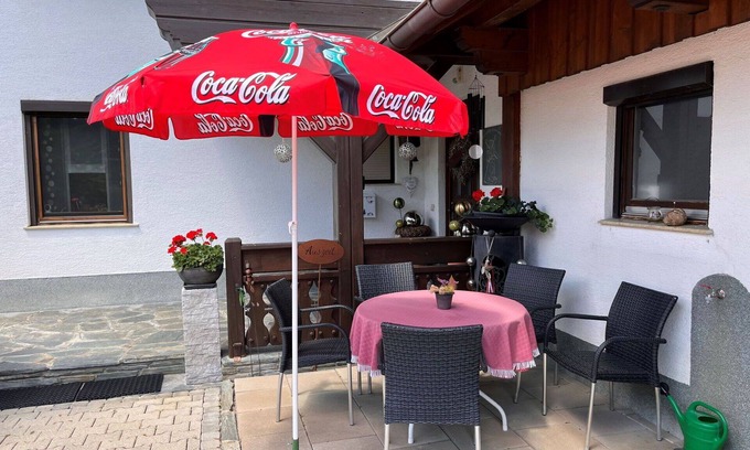 Agsdorf Apartment | Lovely apartment for 4 people with WIFI, TV, patio, pets allowed and parking