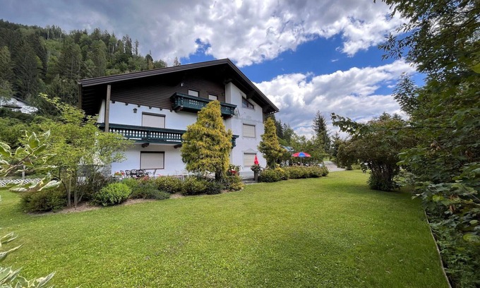 Agsdorf Apartment | Lovely apartment for 4 guests with WIFI, TV, patio, pets allowed and parking