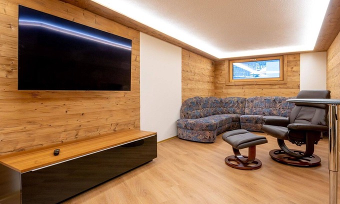 Saas Almagell Apartment | Lovely apartment for 6 people with WIFI, hot tub, TV and balcony