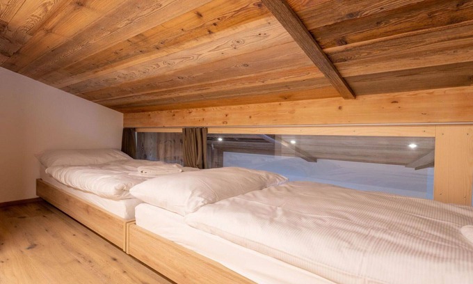 Saas Almagell Apartment | Lovely apartment for 7 guests with WIFI, hot tub, TV and balcony