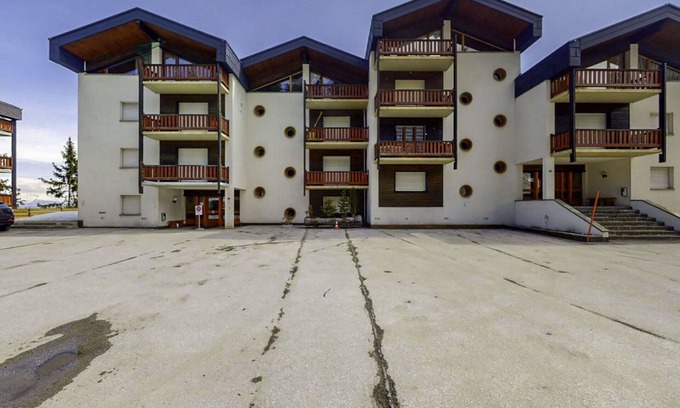 Heremence Apartment | Lovely apartment for 4 people with WIFI, pool, balcony, pets allowed and parking