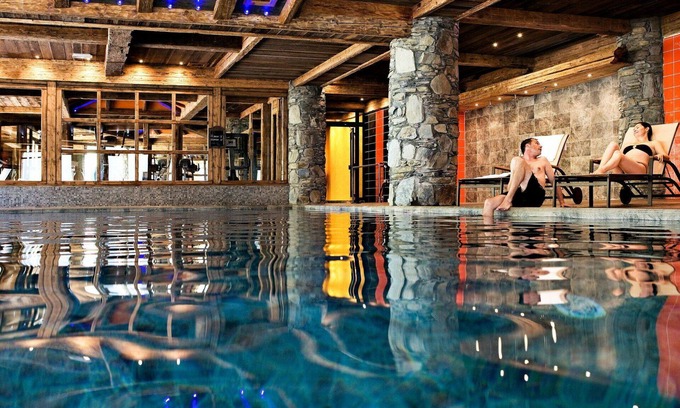 Tignes Apartment | Lovely apartment for 8 guests with pool, WIFI, hot tub, TV, balcony, pets allowed and parking