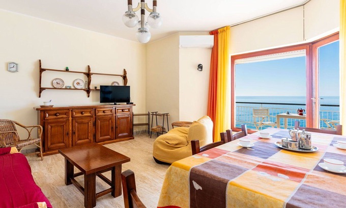 Ventimiglia Apartment | Lovely apartment for 6 people with WIFI, balcony, pets allowed and parking