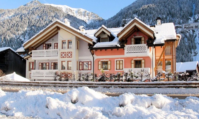 Mazzin Apartment | Lovely apartment for 5 guests with WIFI, TV and parking