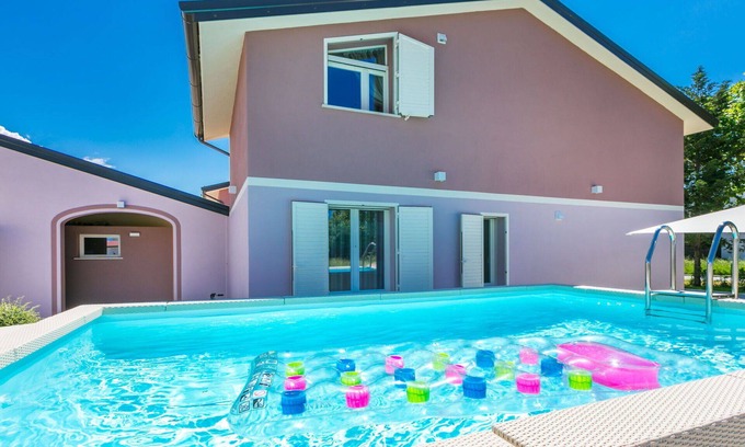 Cecina Apartment | Lovely apartment for 7 people with A/C, WIFI, private pool, TV, terrace, pets allowed and parking