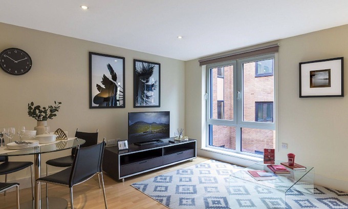 Castle Baynard Apartment | Lovely apartment for 2 people with WIFI and TV