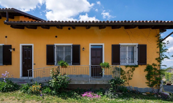 Vinchio Apartment | Lovely apartment for 2 guests with A/C, pool, WIFI, terrace, pets allowed and panoramic view