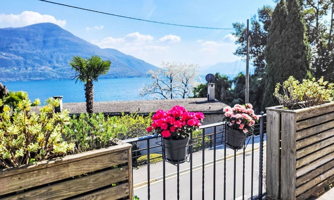 Brissago Apartment | Lovely apartment for 3 guests with WIFI, TV, terrace, panoramic view and parking
