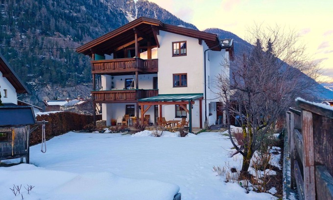 Pfunds Apartment | Lovely apartment for 4 guests with WIFI, TV, terrace and panoramic view