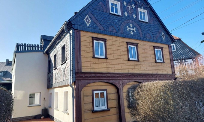 Grossschoenau Apartment | Lovely apartment for 4 guests with WIFI, TV, patio and pets allowed