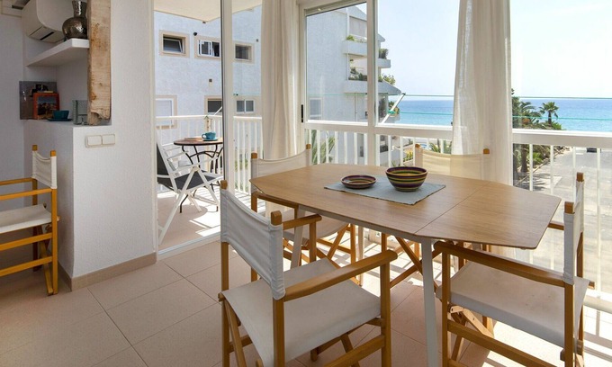 Altea Apartment | Lovely apartment for 4 people with WIFI, A/C, TV, terrace and parking